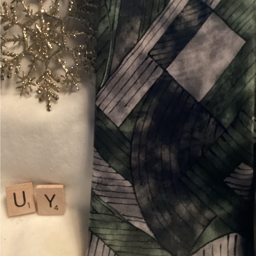 Men’s Puritan tie in black, green and silver. - Picture 3 of 6
